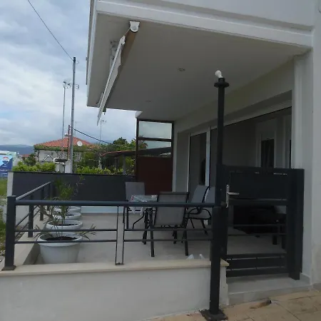 Elena Apartament Ofrínion
